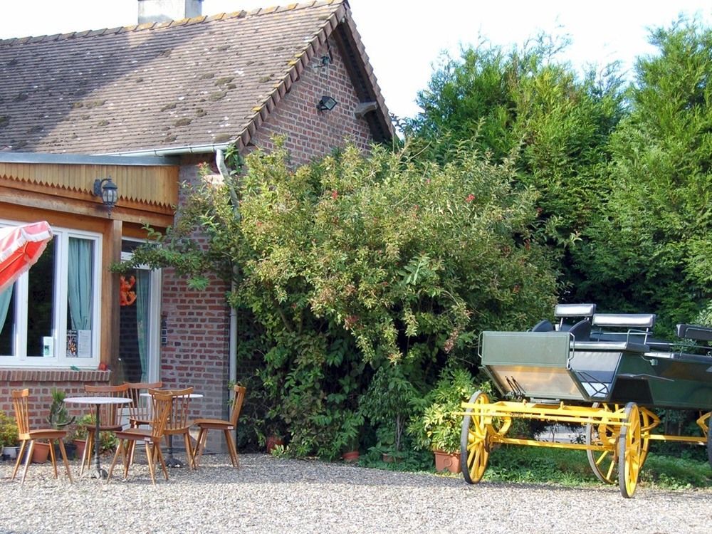 Leval Bed & Breakfast Trefcon Екстериор снимка